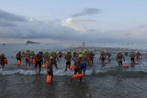178 nadadores completan la XIX Travesía a nado de la bahía #Benidorm2021