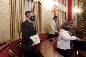 Mario Ortolá (VOX): “la izquierda va a por Julia Llopis porque es la única concejal del Partido Popular que planta cara al Botánico”.