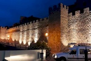 Renuevan la iluminación de la muralla de Segorbe