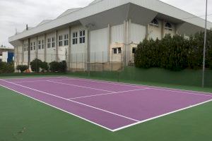 L'Eliana millora les cinc pistes de tennis del Poliesportiu