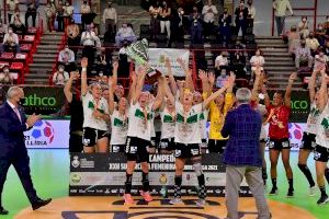 El Visitelche BM Elche hace historia proclamándose campeón de la Supercopa de España de Balonmano Femenino
