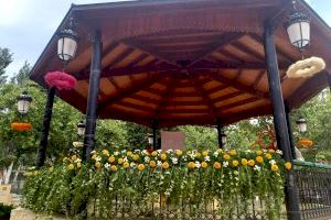 La Tómbola de la Alameda se viste de gala con el evento floral “Utiel, flor de septiembre”