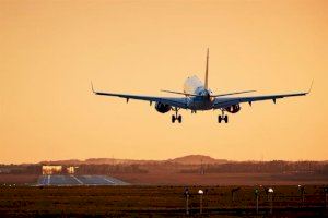 Los vuelos internacionales consolidan la recuperación del turismo en España