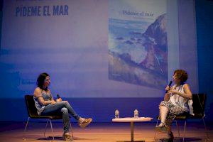 Naiara Serrano presenta su primera novela en su localidad, Rafelbunyol