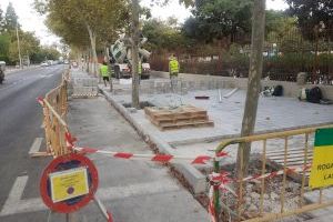 El Ayuntamiento mejora los accesos de la Escuela Infantil Rayuela con la reparación de aceras y asfaltado en el inicio del curso