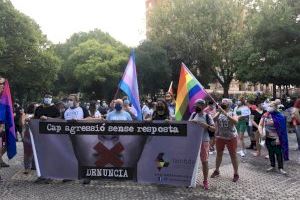 Centenars de persones es manifesten a València davant l'augment d'agressions homòfobes