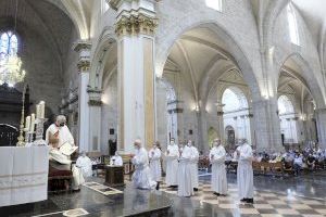 El cardenal Cañizares imparte los ministerios de lectorado y acolitado a 15 aspirantes a diáconos permanentes
