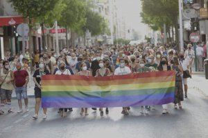 La manifestación Elx Orgullosa 2021 congrega en las calles de la ciudad una marea multicolor
