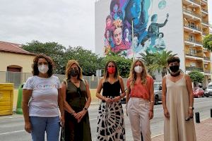 El Ayuntamiento de la Vall d’Uixó reivindica el papel de las mujeres en el mural de la Avenida Cor de Jesús