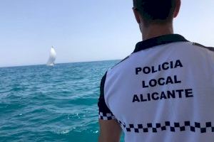 Una mujer cae desde un velero al mar en Alicante y logra llegar nadando a la costa