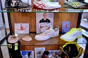 El Museo del Calzado de Elda amplia su colección con zapatillas de tres deportistas olímpicos
