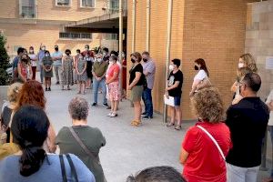 El Ayuntamiento de Alboraya lleva a cabo un minuto de silencio en condena por un nuevo asesinato por violencia de género en Alicante