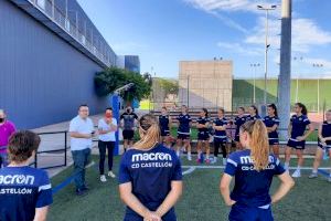 Tania Baños transmite el apoyo de la Diputación al equipo femenino del Castellón en el inicio de la temporada futbolística