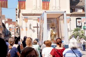 El barrio valenciano de Benimaclet celebra sus fiestas patronales con la visita de la imagen de la Virgen de los Desamparados