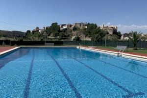 Les Coves de Vinromà aumenta el uso de las instalaciones de la piscina municipal durante este verano tras las mejoras incorporadas