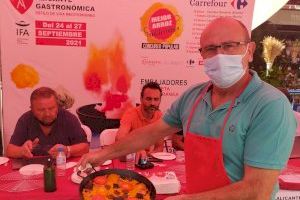820 cocineros amateurs de Alicante y Murcia y participan en las eliminatorias del Concurso Mejor Arroz del Mediterráneo