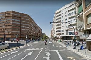 Un accidente entre un taxi y un turismo provoca tres heridos en Valencia