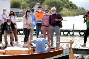 La Albufera incorpora la primera barca eléctrica municipal para la vigilancia y gestión del lago