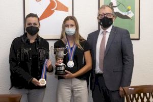 José Martí i Tania Baños reciben a Rocío Tejedo, campeona de España de golf sub-16