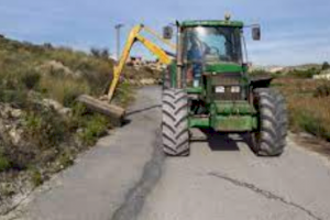 Más de 150 km de limpieza de caminos rurales en Aspe