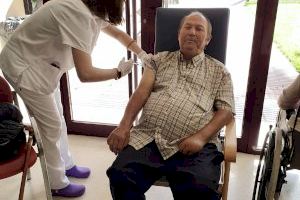 El geriátrico de Almassora inocula la tercera dosis contra la COVID