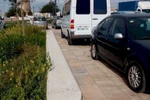 Vecinos de Paterna alertan de numerosos desperfectos en vehículos por el diseño del nuevo parking del entorno a la torre