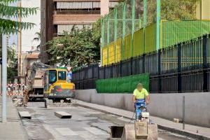 El Ayuntamiento de Elda comienza las obras de remodelación y asfaltado de la calle Miguel de Cervantes para mejorar los accesos al Colegio Público Padre Manjón