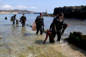 Bussejadors voluntaris netegen els fons marins de Xàbia i Tabarca