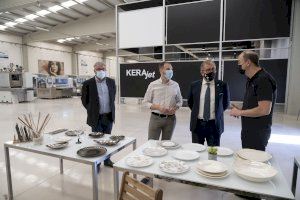 José Martí destaca la apuesta innovadora de KERAjet en una visita a sus instalaciones
