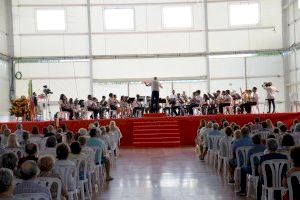 La Unió Musical d'Orpesa pone la banda sonora al inicio de las fiestas patronales