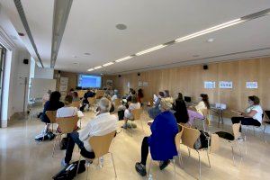 Docentes y pedagogos europeos se reúnen en el Instituto Alicantino de la Familia para debatir sobre el papel de los padres en la educación de sus hijos