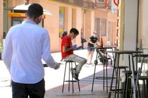 Piden a la Comunitat Valenciana una ley que convierta en permanente la prohibición de fumar en terrazas