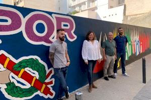 Cultura homenajea a la Semana Santa con un mural diseñado por Alfonso Ortuño y realizado por Mario García y Mariano Sáez