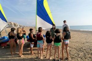 Los escolares de Peñíscola disfrutan en la Semana Azul de actividades náuticas