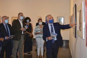 El concejal de Cultura, Antonio Manresa, toma parte en la apertura de la exposición de arte con la que se homenajea en Alicante a las víctimas del 11-M