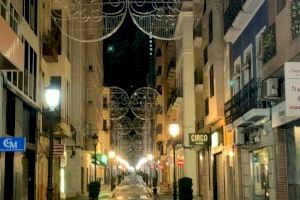 La Navidad empieza en otoño: Alicante instala la iluminación con 870 arcos y guirnaldas