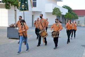 La música recorre el centro de Oropesa del Mar en un pasacalles alternativo al Pregó