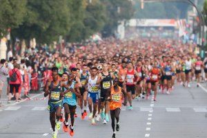 Miles de corredores inundan las calles de Valencia en la edición especial del 10K Valencia Ibercaja