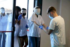 Los estudiantes de Enfermería del CEU aprenden a reforzar su empatía con los pacientes