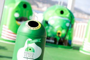 Calp y El Campello ganan la Bandera Verde de Ecovidrio en la Comunitat Valenciana por su compromiso con la sostenibilidad y el reciclaje de vidrio en verano