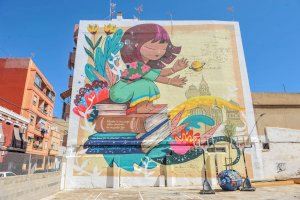 La ruta Dones de Ciència permite recorrer los murales de científicas de manera sostenible