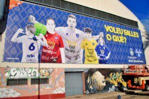 El Alzira Futbol Sala despliega una lona de 132 m2 en la fachada trasera del Palau