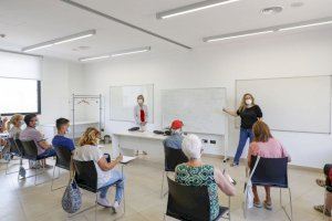 Ya han comenzado los cursos gratuitos de español ofrecidos desde la Oficina Pangea de l’Alfàs