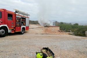 Se origina un incendio junto a una pirotecnia de Alicante sin que afecte al material explosivo
