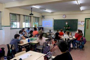El proyecto 50/50 para el ahorro energético en la comunidad educativa avanza con su presentación al alumnado de Burjassot