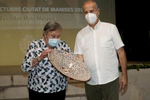 Manises reconeix la trajectòria de la ceramista Felicidad Mota Moreno amb el premi ‘9 d'Octubre’