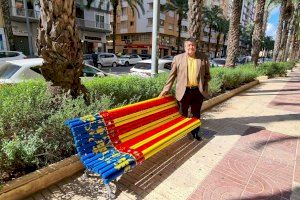 Alzira instal·la un banc commemoratiu del 9 d’Octubre en l’Avinguda Lluís Suñer