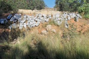 Cs Moncada exige que el ayuntamiento retire las farolas que ha almacenado cerca de La Pelosa