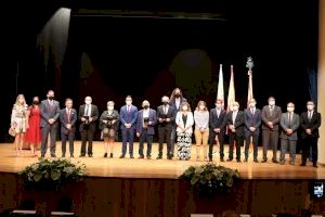 El Ayuntamiento de Sagunto entrega las medallas de plata y oro en el acto institucional del 9 de Octubre