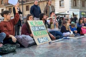 Els estudiants de València convoquen una vaga per l'emergència climàtica i contra l'ampliació del Port